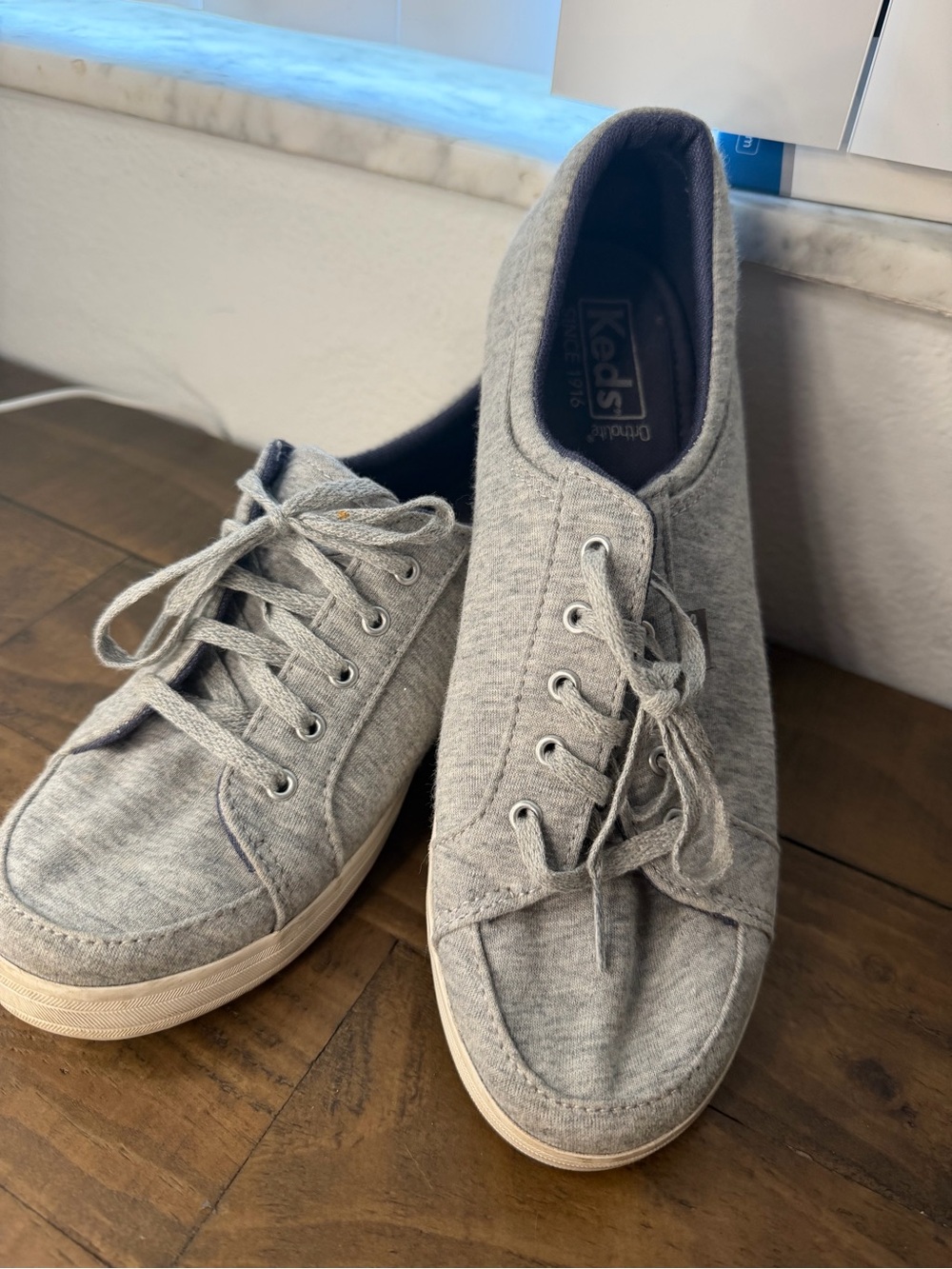 Keds grey women’s lace up sneakers tennis shoes casual shoes size 7.5